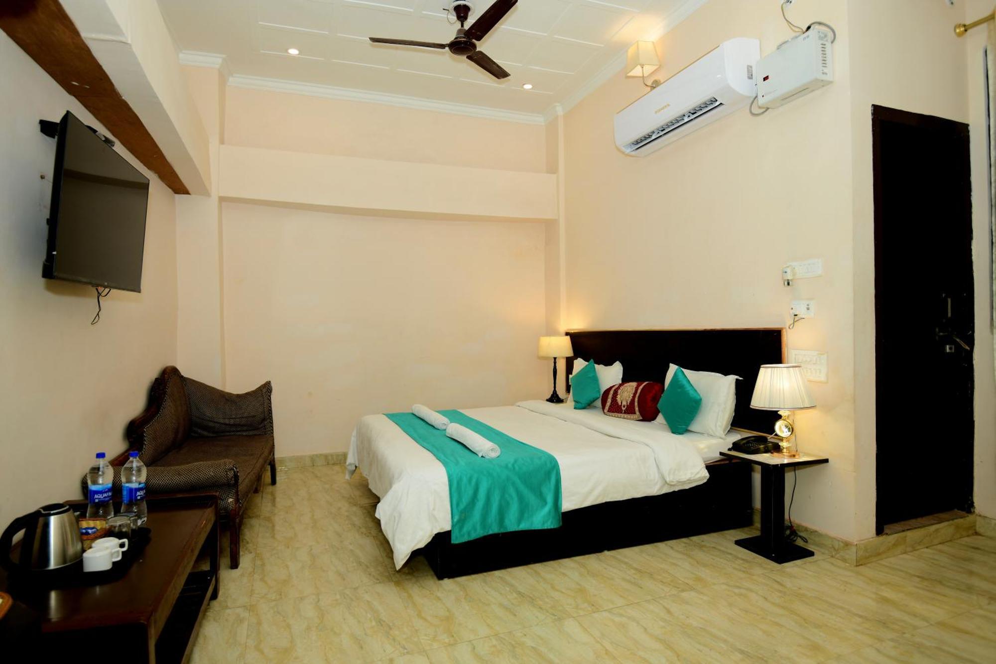 Ap Palace Hotel, Ayodhya Extérieur photo