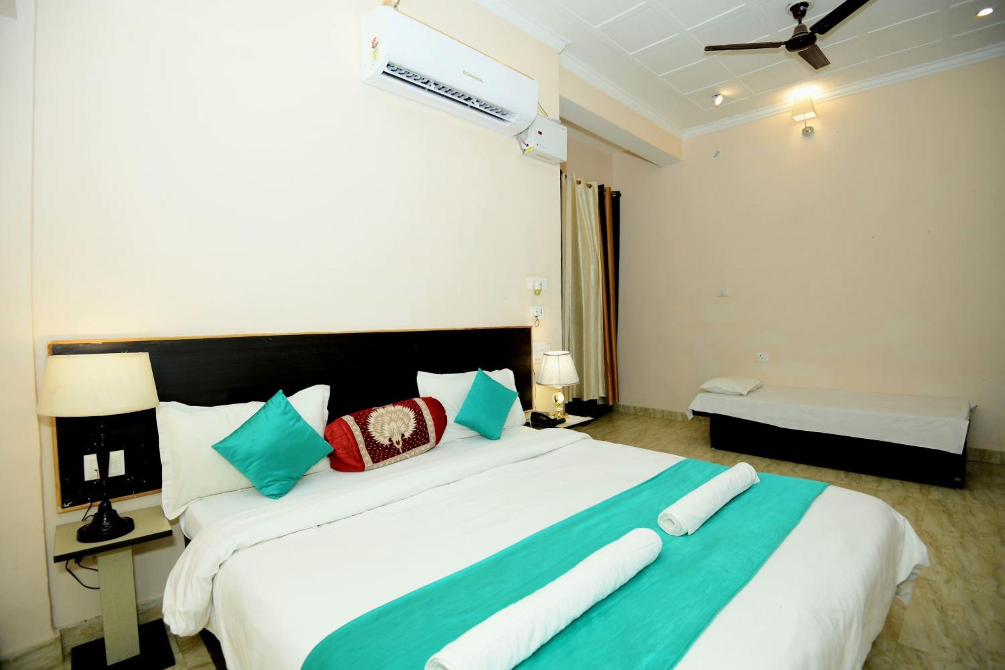 Ap Palace Hotel, Ayodhya Extérieur photo