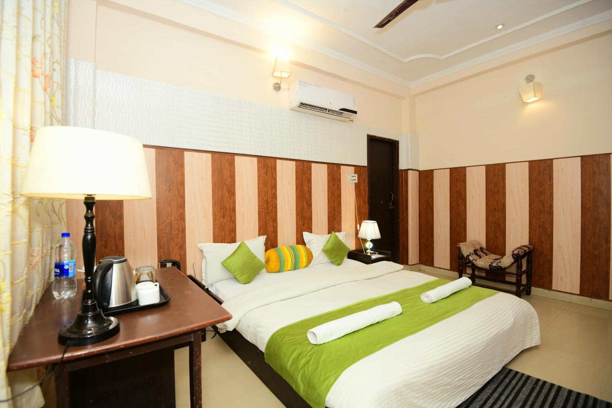 Ap Palace Hotel, Ayodhya Extérieur photo