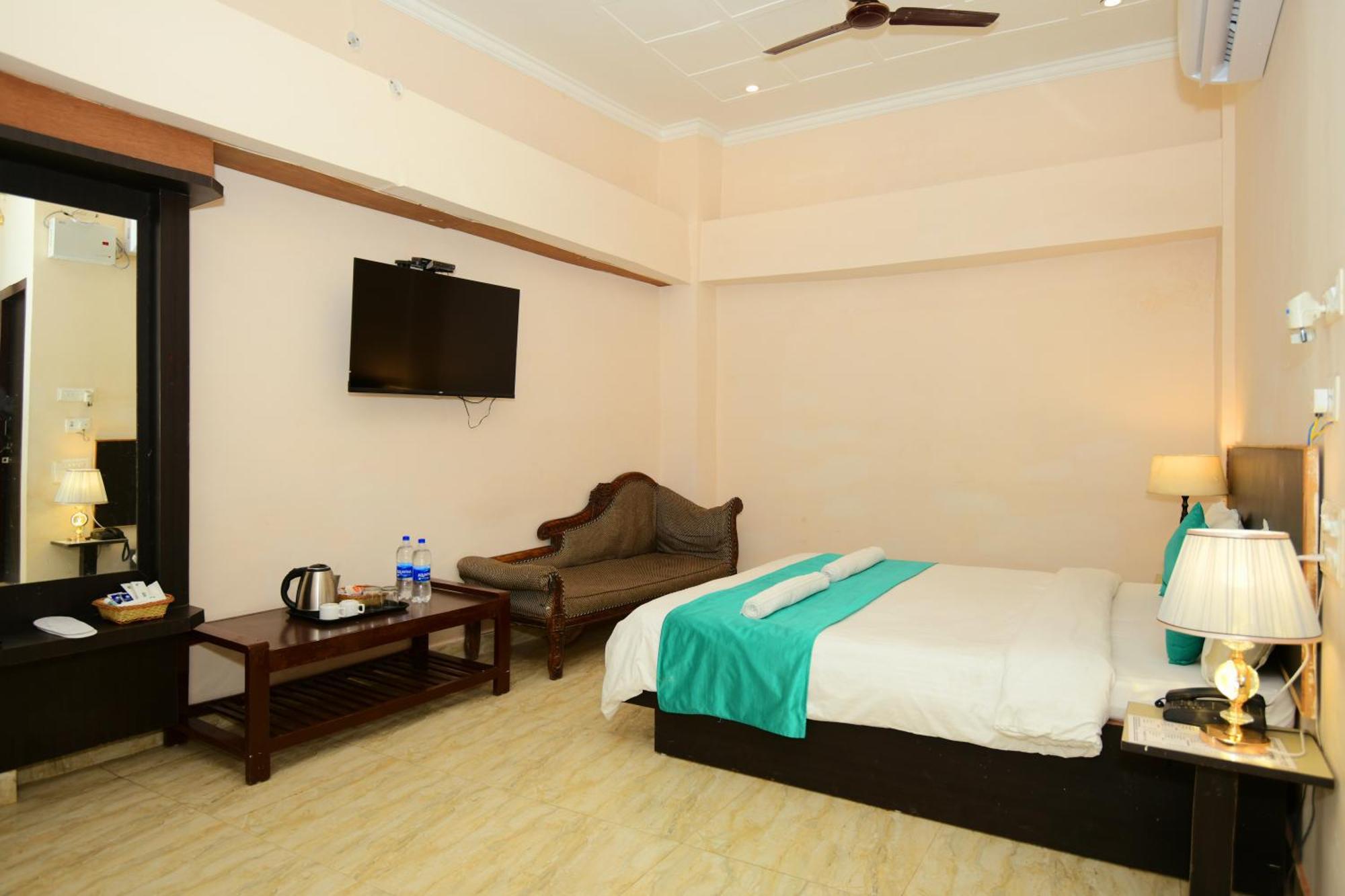 Ap Palace Hotel, Ayodhya Extérieur photo