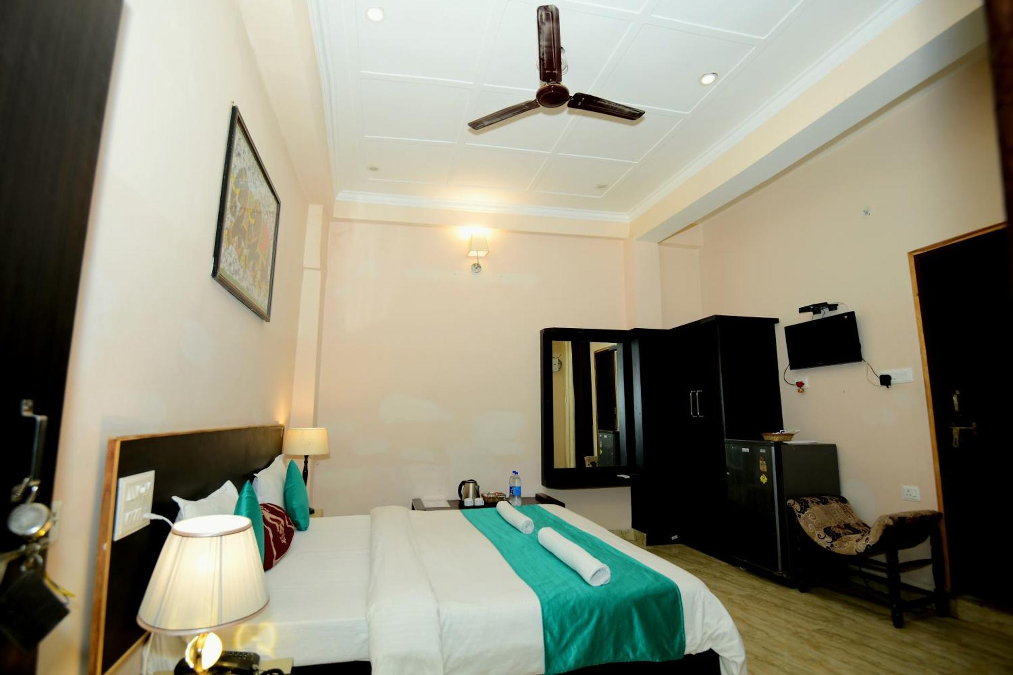 Ap Palace Hotel, Ayodhya Extérieur photo