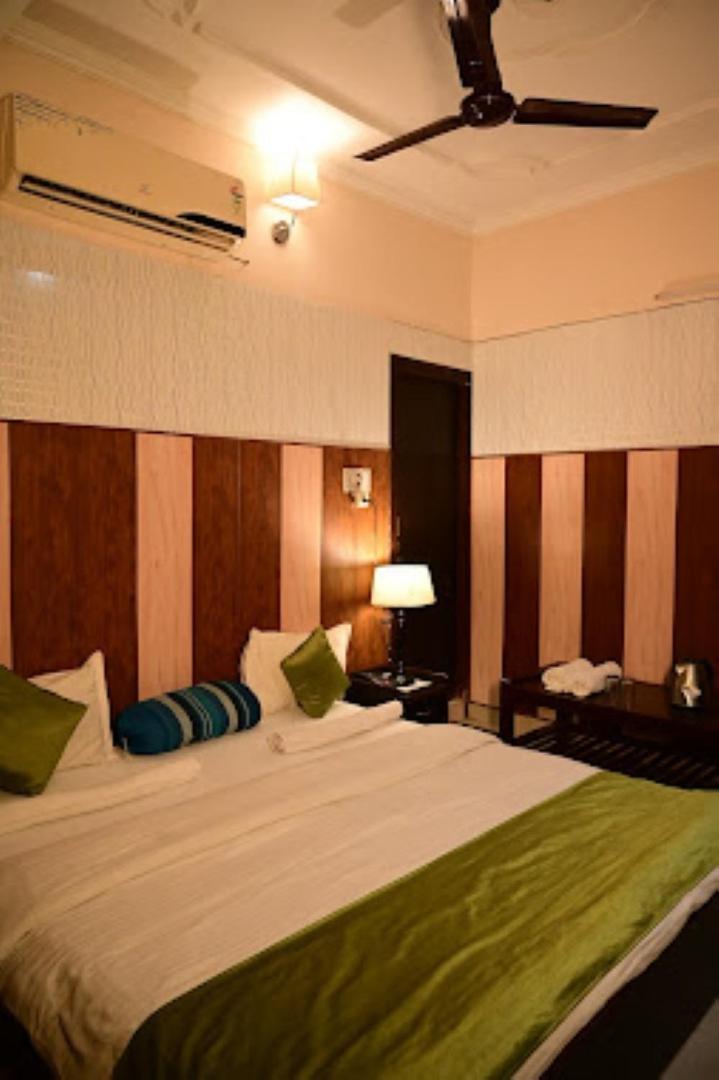 Ap Palace Hotel, Ayodhya Extérieur photo